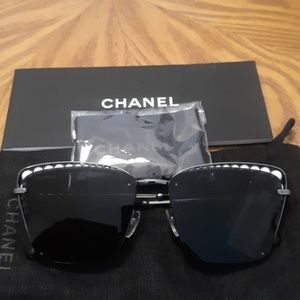 Authentic Womens Chanel sunglasses 4235h c108/s4